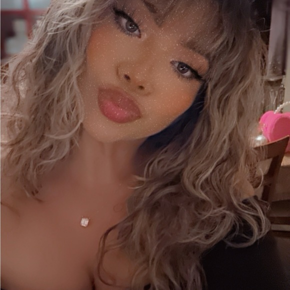 Meet your Posher, Mayra - Picture 1 of 2